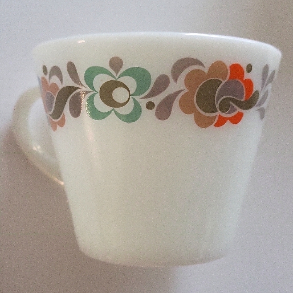 Vintage Pyrex Carnaby Tempo Cup and Saucer Set Of 2 - Picture 12 of 13